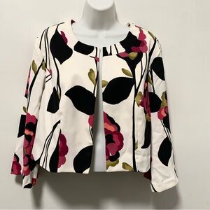 Dressbarn White and Black Floral Blazer with Cropped Style